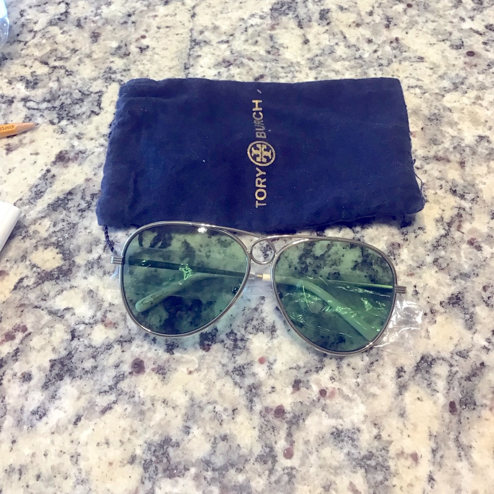 Tory Burch Gloria Pilot Sunglasses